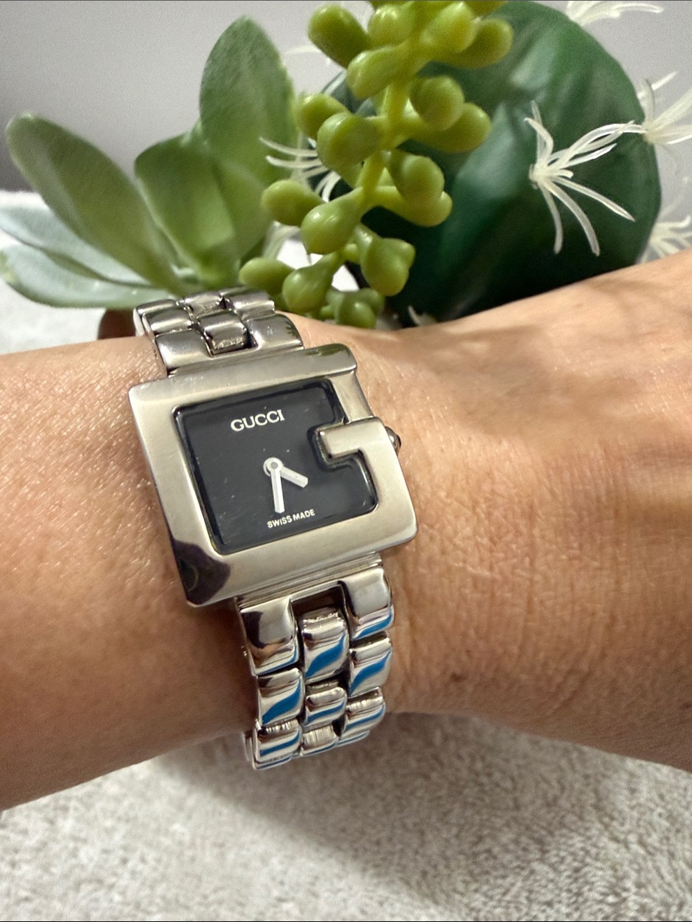 Gucci Silver Bracelet Watch with Black Dial 1990’s vintage G watch